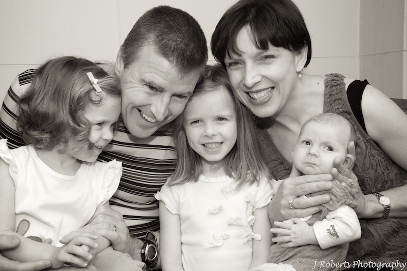 Family with 3 daughters laughing - family portrait photography